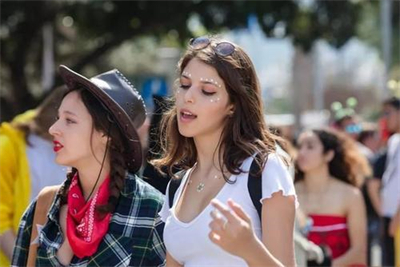 大批以色列美女涌入中国并非只为旅游难道还要嫁中国小伙5