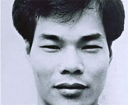 1亿6000万港元而被捕,在监狱中,张子强认识了叶继欢的头号干将陈智浩