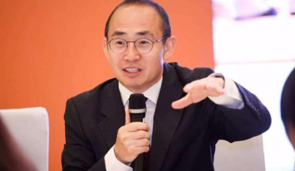 似乎是为了打下基础,在国外积累好的名声,潘石屹不断向美国捐款