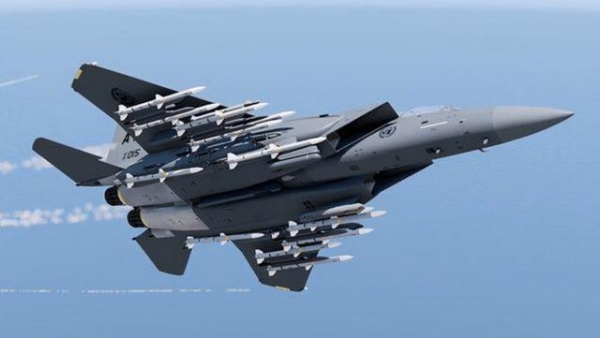 外媒美军f15e战斗机在叙利亚东部击落一架身份不明无人机2