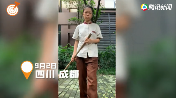 惊呆了!保洁“阿姨”下班后秒变身,美得认不出