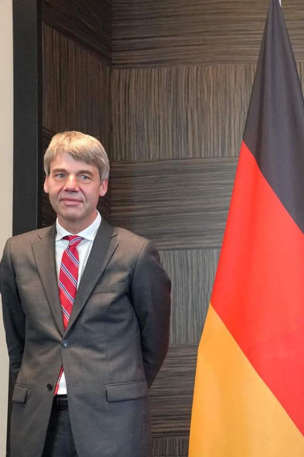 德国驻华大使贺岩突然离世履新不到半月曾任默克尔外事顾问