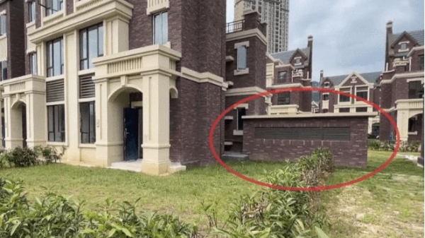 200万买的别墅花园被拦腰斩断业主交房心里惊了