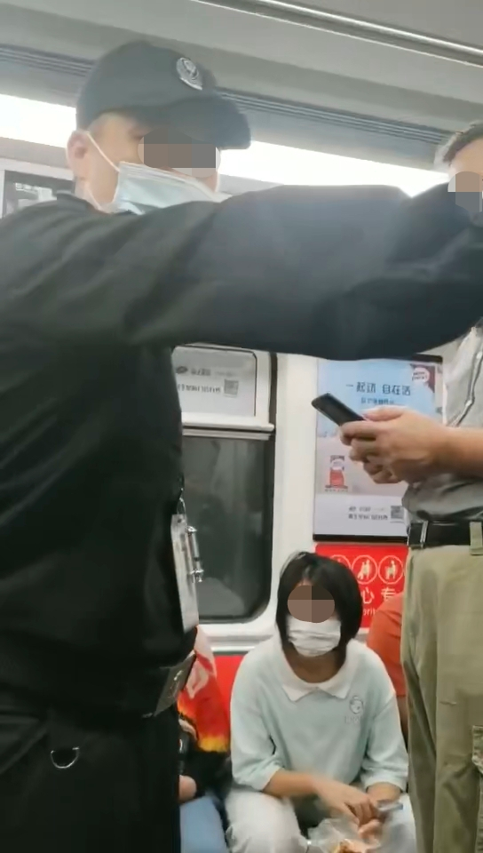 深圳地铁保安要求乘客给外国人让座？！被质疑“崇洋媚外”引争执(图4)