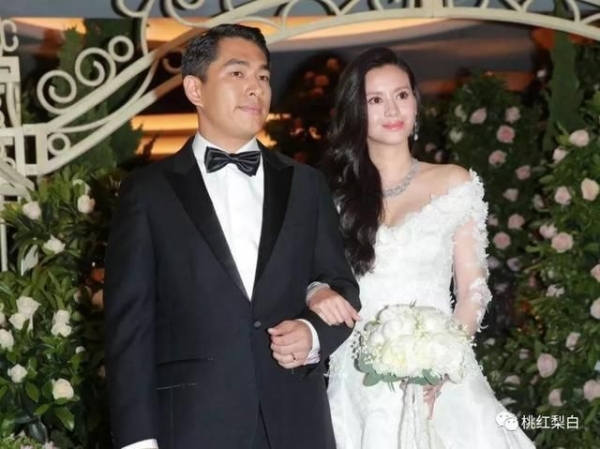 来参加婚礼的也全都是非富即贵,当时的特首全部聚齐来现身.