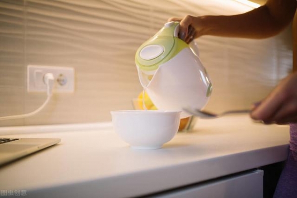 吃饭前用开水烫碗筷真能消毒吗听听专家怎么说2