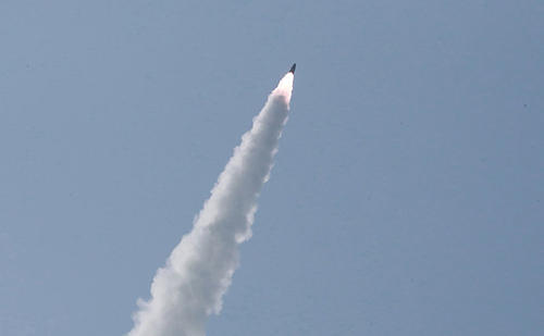中国导弹可以在太空长期停留随时发动袭击2