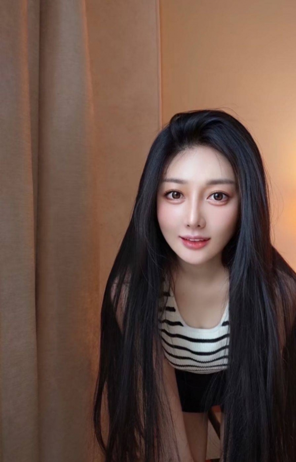 博主河洛洛晒林更新照片引猜测随后发文回应就是粉丝就是个梗