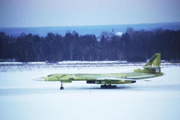 重磅消息：俄罗斯第一批新生产的图-160 M轰炸机几十年来首次试飞