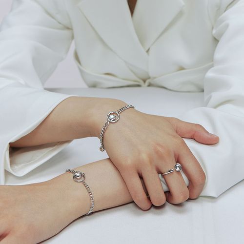 外国一对情侣用绳子穿过两人鼻子_看看头条_中华网