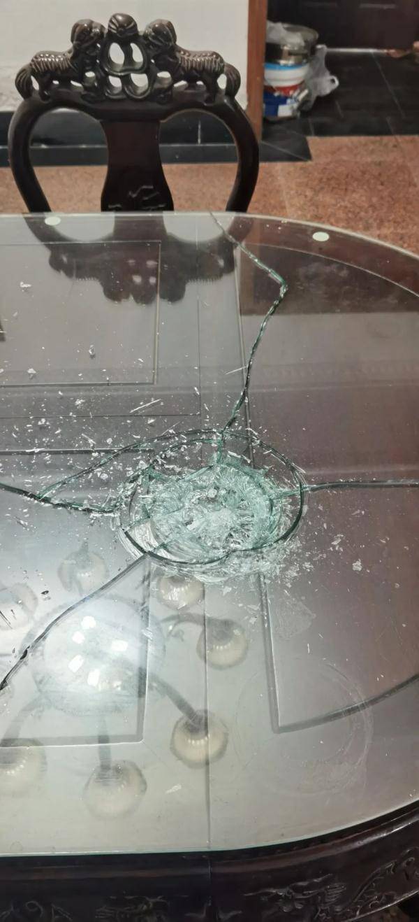 上海一男子对八旬母亲精神暴力法院出手