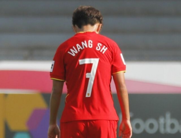 王霜射手榜排名第3冲击金靴愿意再次留洋想证明中国人会踢球