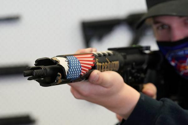 美国枪支制造商推出“儿童版”突击步枪 被批：耻辱