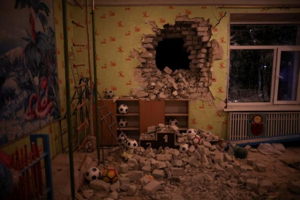 乌克兰东部一幼儿园被炮弹击中致2人受伤