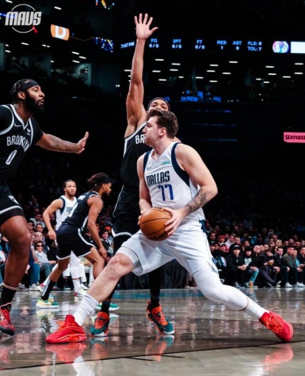 东契奇3799丁威迪绝杀旧主独行侠战胜篮网