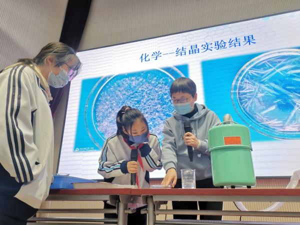 中国空间站第二次太空授课引热议 中小学生大呼“好神奇”