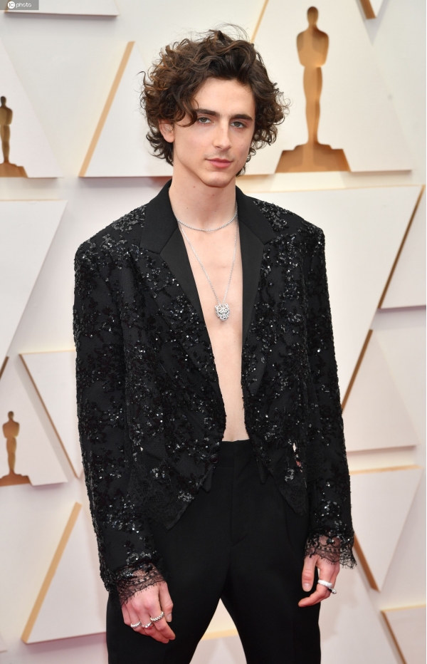 苏菲·亨特克里斯汀·斯图尔特与未婚妻迪伦·迈耶莉莉·詹姆斯苹果