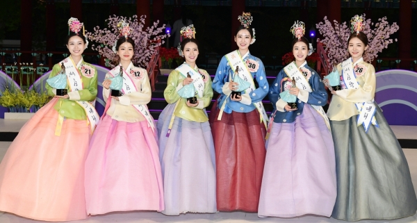 韩国23岁女大学生夺得“传统美人”冠军 获奖5万人民币