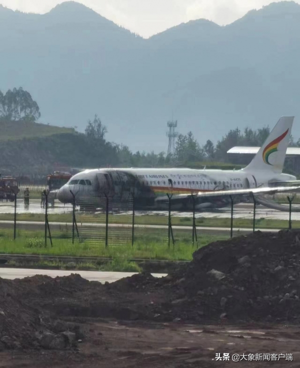 重庆机场一架飞机冲出跑道，应急管理局：事故飞机来自西藏航空，火已扑灭