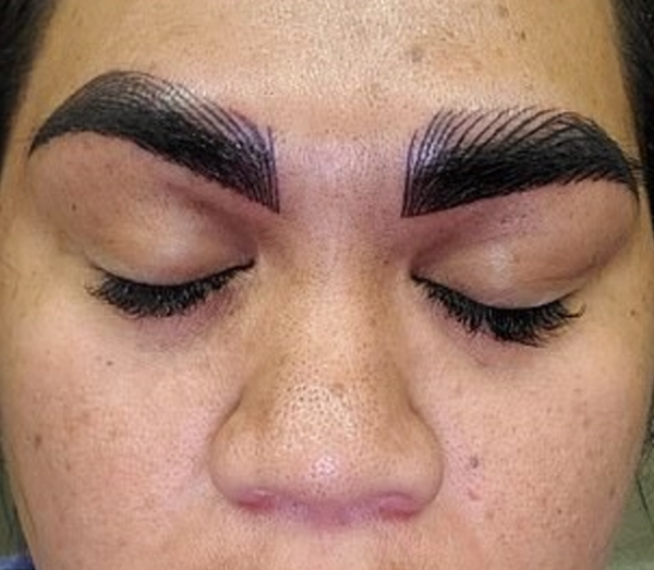 外国女子做完纹眉秒变张飞女儿看了都害怕