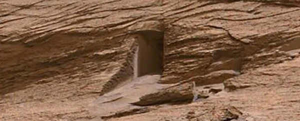 火星惊现一道完美的“门”：火星人的藏身之地？
