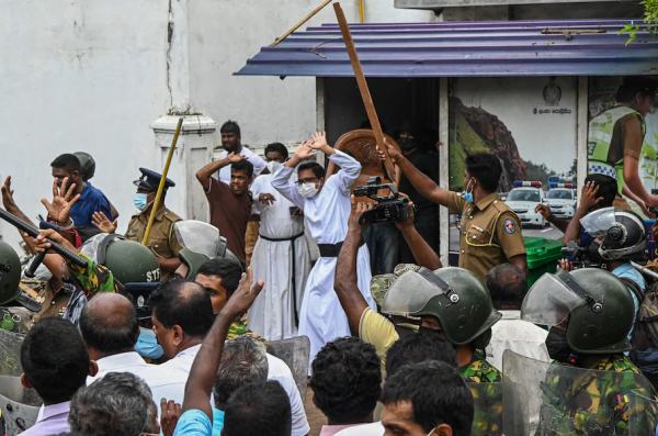 斯里兰卡暴力升级，究竟是谁将这个国家推向深渊？