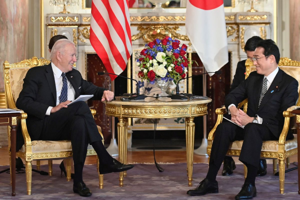 日本首相岸田文雄与美国总统拜登举行会谈