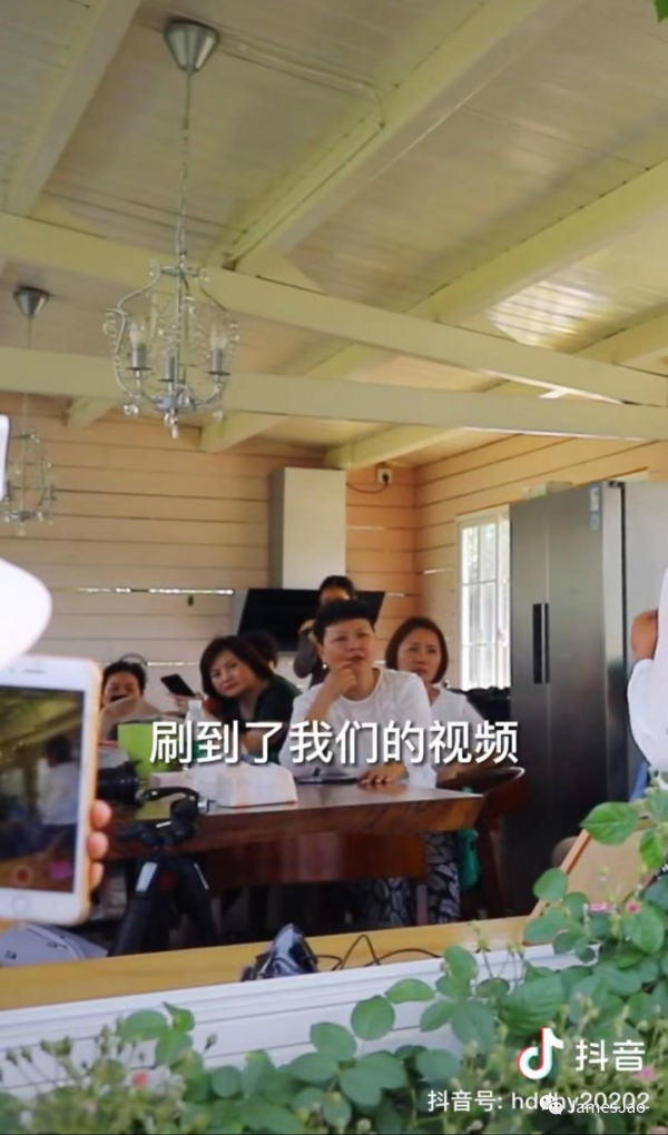 二胎妈妈建3000平米花园成网红景点 网友 因为她我开始