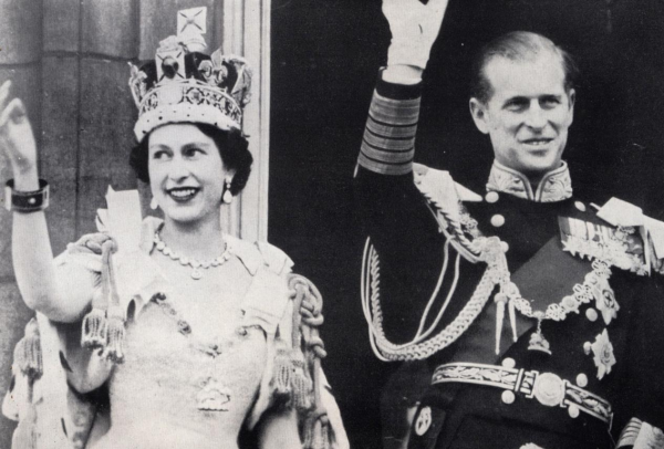 英女王在位70年，今日庆典开始！这些年她如何度过危机？