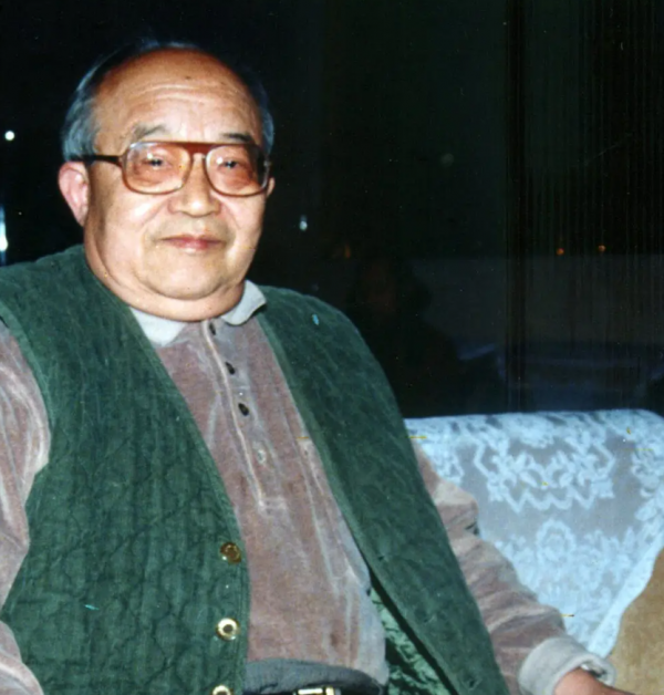 词作家乔羽逝世众星悲痛发文悼念曾熬夜创作难忘今宵