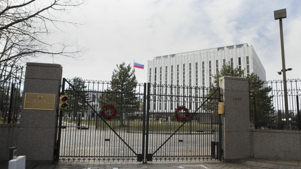 美国禁止俄机入境接回外交人员，俄外交部：将对美采取反制措施