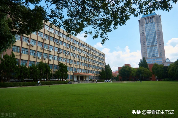 云南一位学霸诞生，考的681分的高分，父亲激动得热泪盈眶