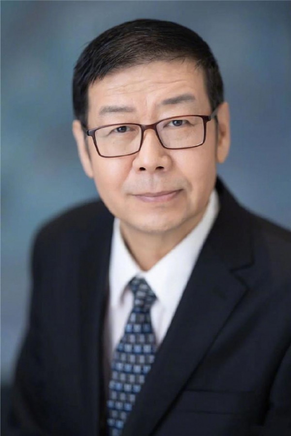 北京人艺院长任鸣告别式举行灵车绕首都剧场一周同事悲痛送别