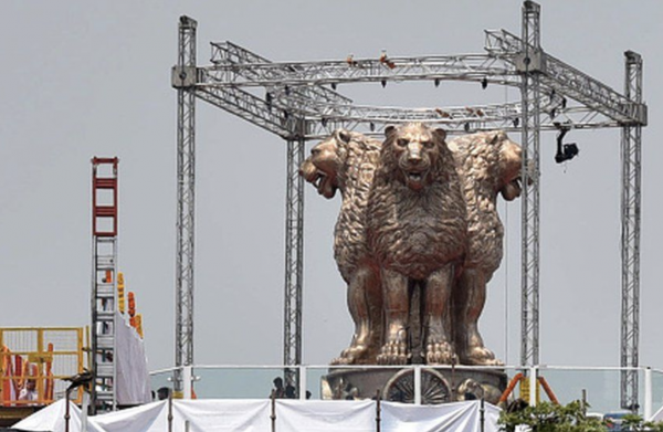印度国徽新铜像遭抨击：狮子面部发生变化，面露威胁和侵略性