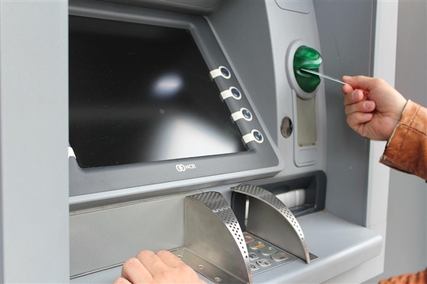微信支付宝等移动支付普及！全国ATM机降至百万台以下 会消失吗？专家释疑