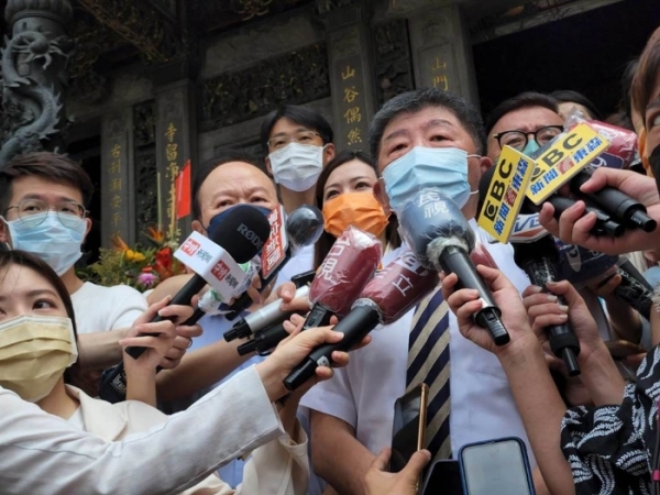 陈时中遭民众怒吼抗议 台北市议员痛批其“双面人”
