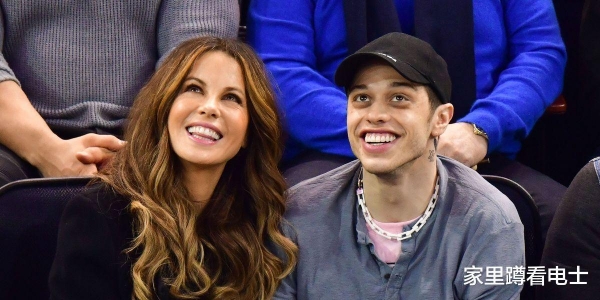 克劳馥的女儿kaia gerber,凭借《布里奇顿》爆红的菲比·黛内芙,再到