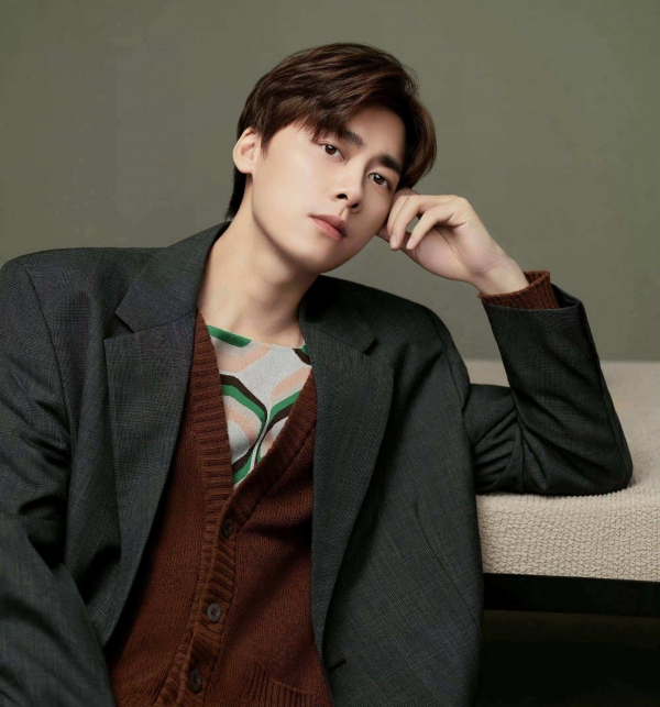 李易峰的浪荡情史和他背后的12个女人