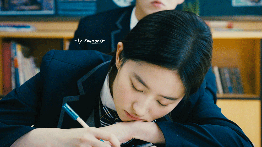 刘亦菲穿校服旧照流出 清纯让人心动