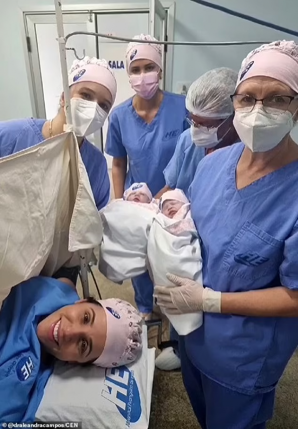 这种现象在早产儿中也更常见,因为它们更小,因此在出生时羊膜不太容易