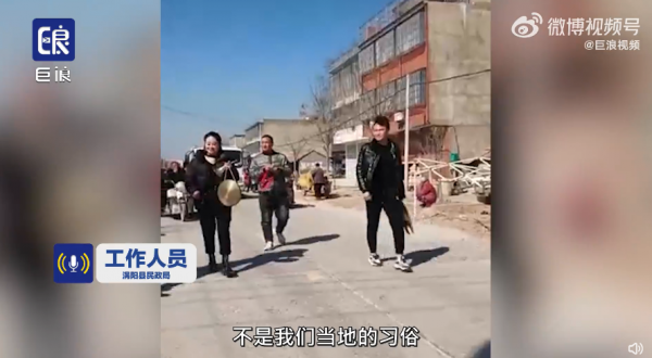 官方回应老人坐棺材给自己办葬礼：当地没有此风俗，正在核实