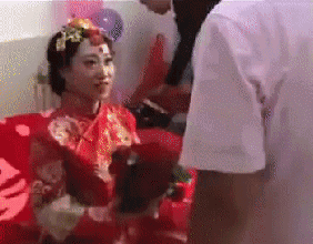 巧妙|哥们伪装的不错啊很巧妙，可是眼睛还是出卖了你