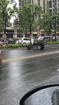 妹子|搞笑GIF：两位闲的无聊的堵车司机