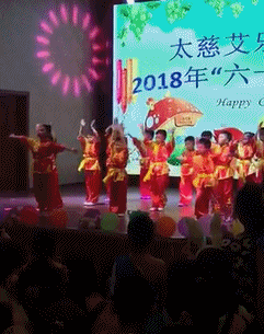 妹子|搞笑GIF: 妹子你放开那个男的, 有本事冲我来啊!