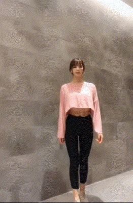 乌贼|搞笑GIF:终于见识到了乌贼的变身了,瞬间就和环境融为一体了呢!