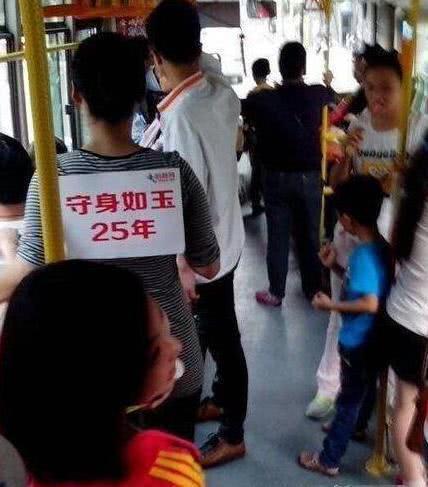 大妈|爆笑精选：闺蜜男友劈腿，俩人分手了 闺蜜哭的死去活来的