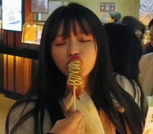 妹子|听说你们不是很会练瑜伽, 那来看看这只狗是怎么做的吧