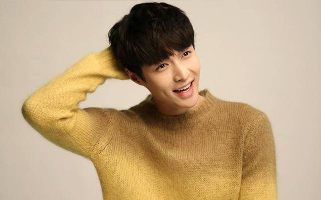 老婆|笑话段子:这根烟一个月不抽,给你换辆新车