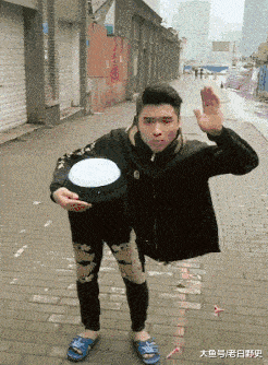 姑娘|搞笑GIF: 这是姑娘结婚要的“五金”吗?