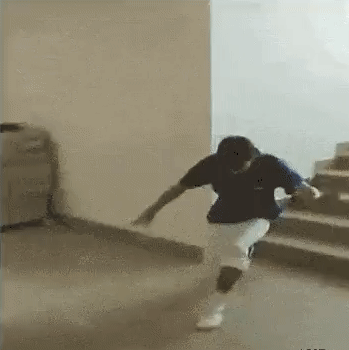 查克拉|搞笑GIF趣图:墙都不扶就服你,飞越吧,我的查克拉!